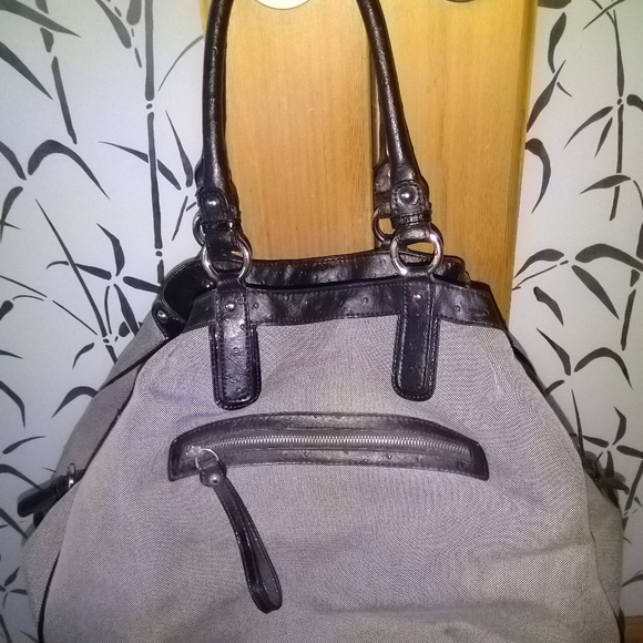 GUESS Vintage Canvas Travel/Overnight tote bag with Duster bag, Mint condition - Picture 2 of 3